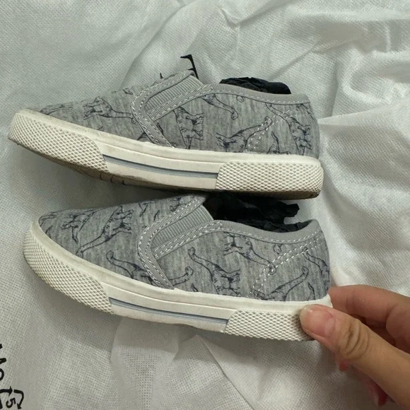 Bundle of three toddler shoes - Picture 4 of 16